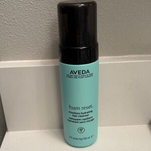New Aveda Foam Reset Rinseless Hydrating Hair Cleanser